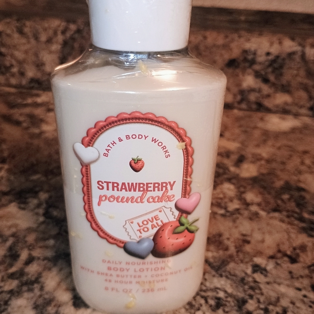 Bath & Body Works Nourishing Body Lotion Strawberry Pound Cake - Picture 2 of 4